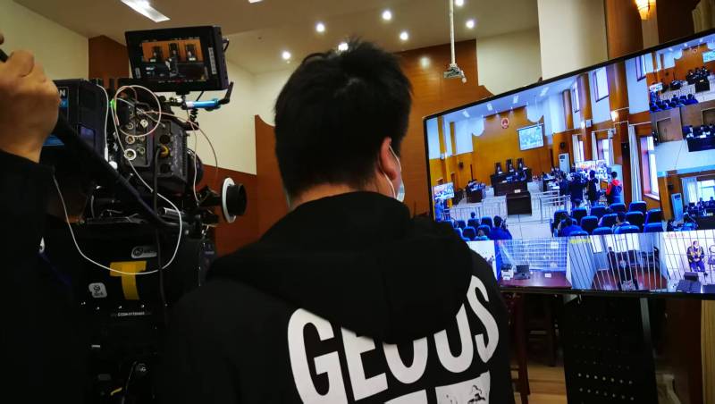 AI生成VS人工创意——大足区广告片拍摄公司的技术浪漫主义实践
